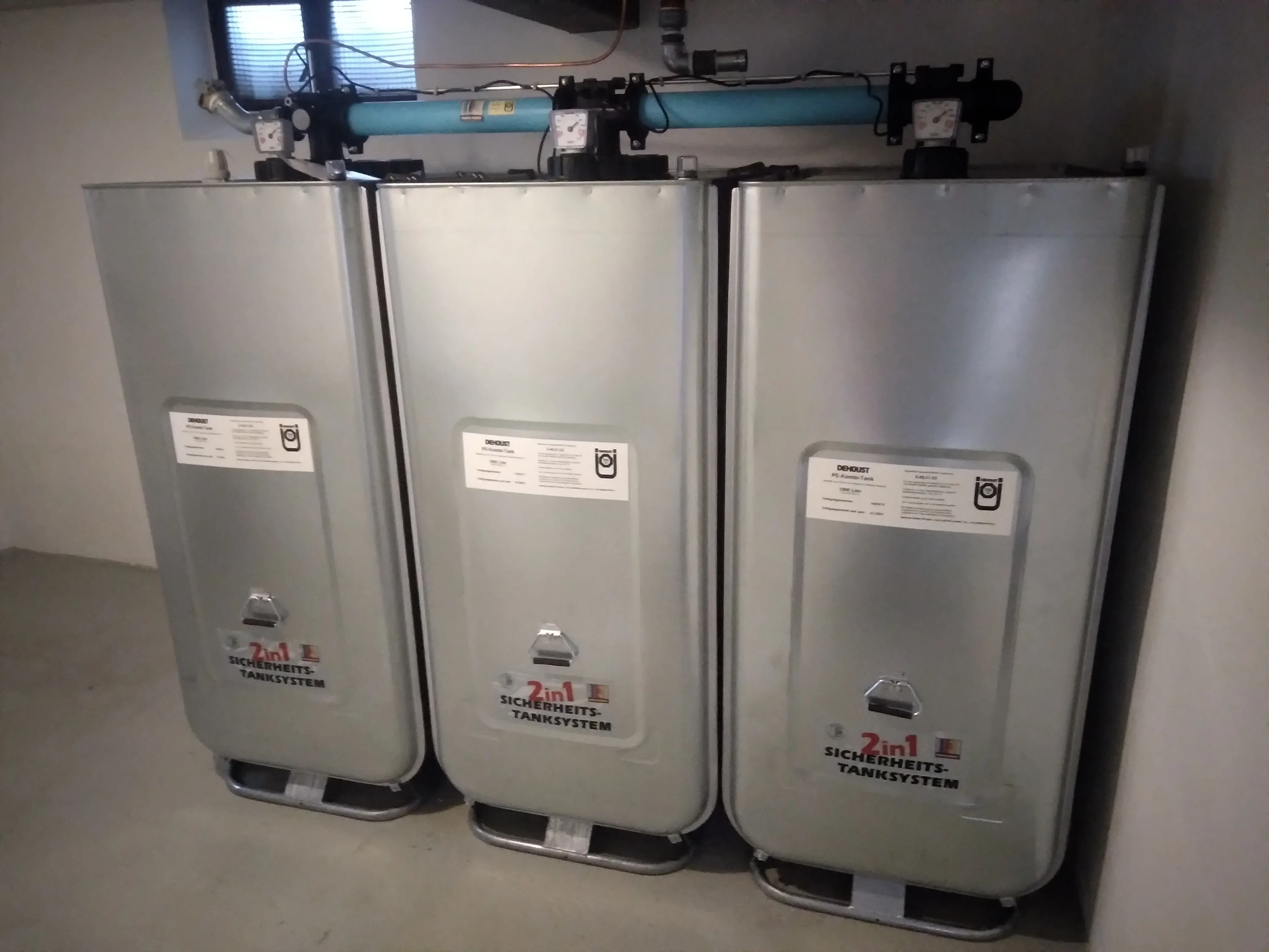 Einbau von 3x 1000L PE Kombi Tanks von Dehoust – MAR-Tankservice